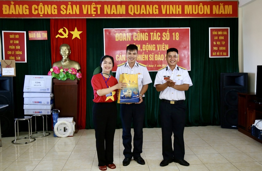 Tập đoàn Dầu khí Việt Nam thăm, động viên cán bộ chiến sĩ, người dân tại huyện đảo Trường Sa và Nhà giàn DK1/9 – Ba Kè